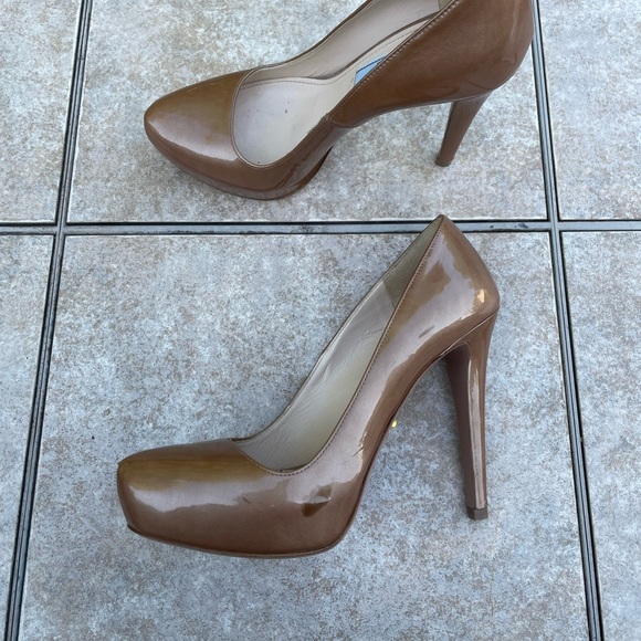 Prada
Camel Gold Patent Leather Pumps - Picture 6 of 16